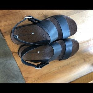 Merrells Womens “Around Town” Sandal Size 11